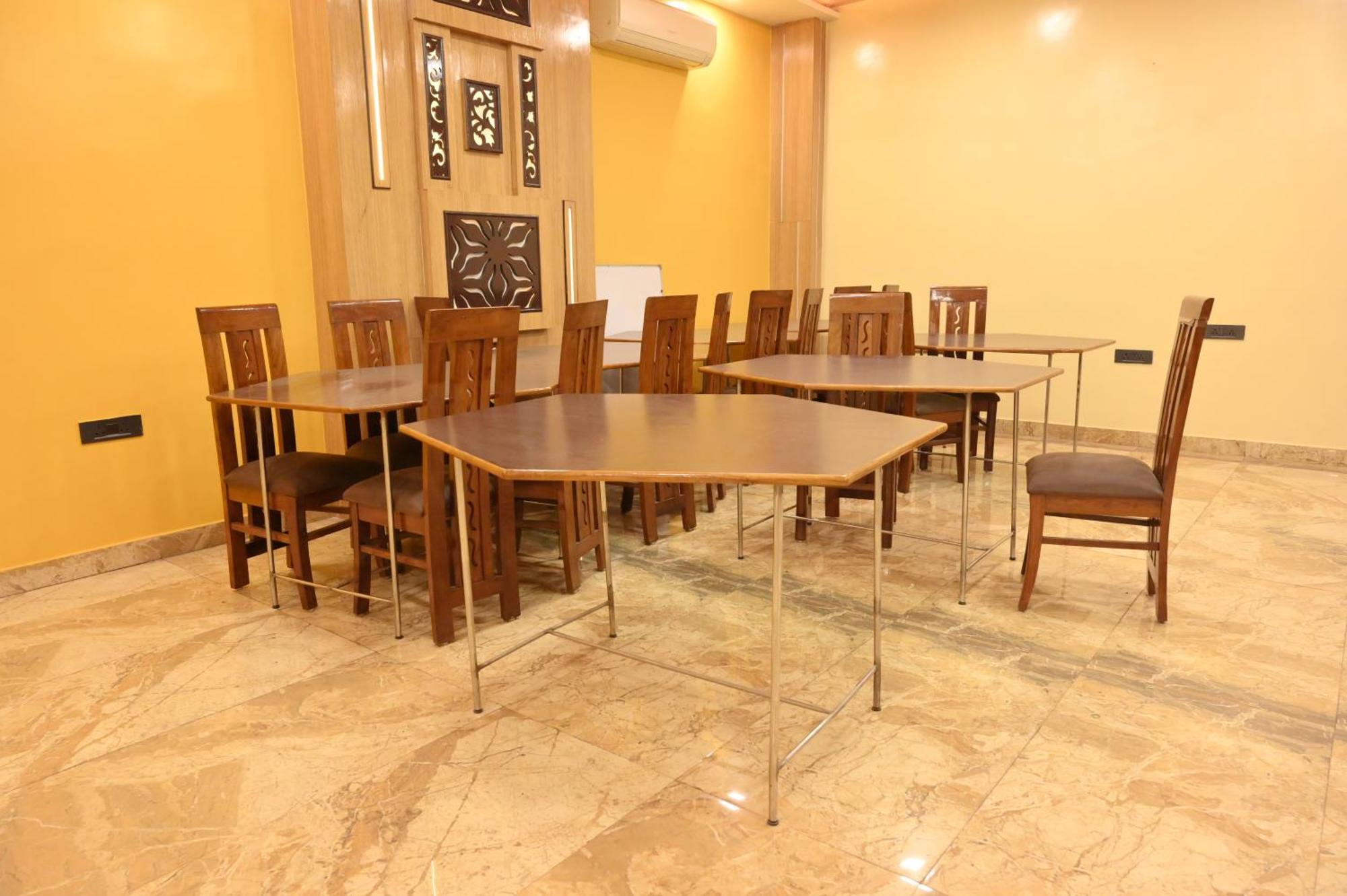 Hotel Riddhi Regency Лакхнау Экстерьер фото